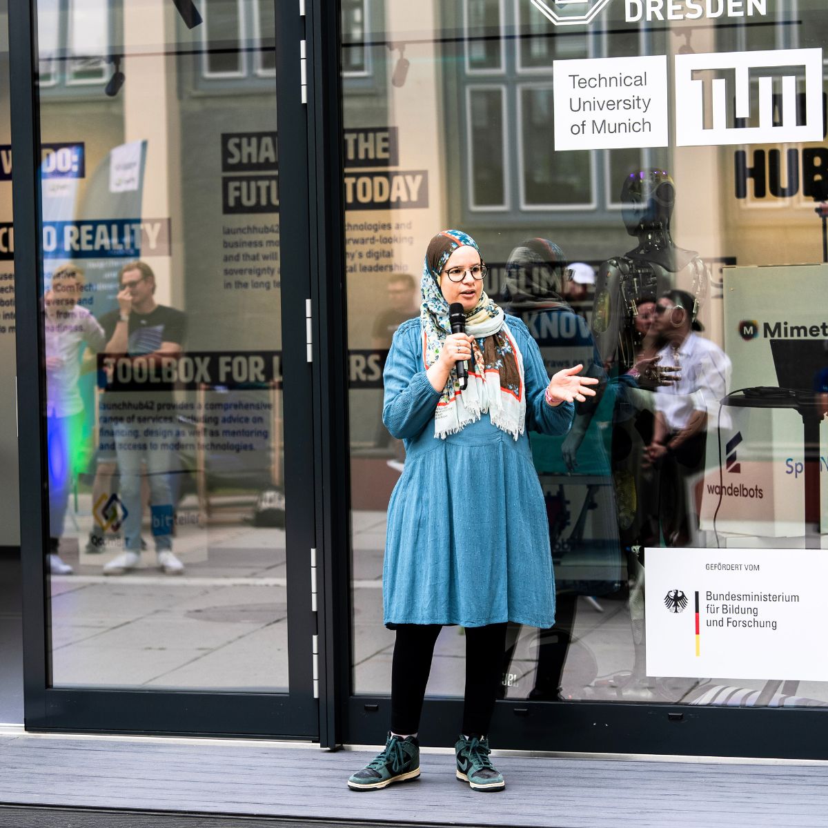 launchhub42 tweet media