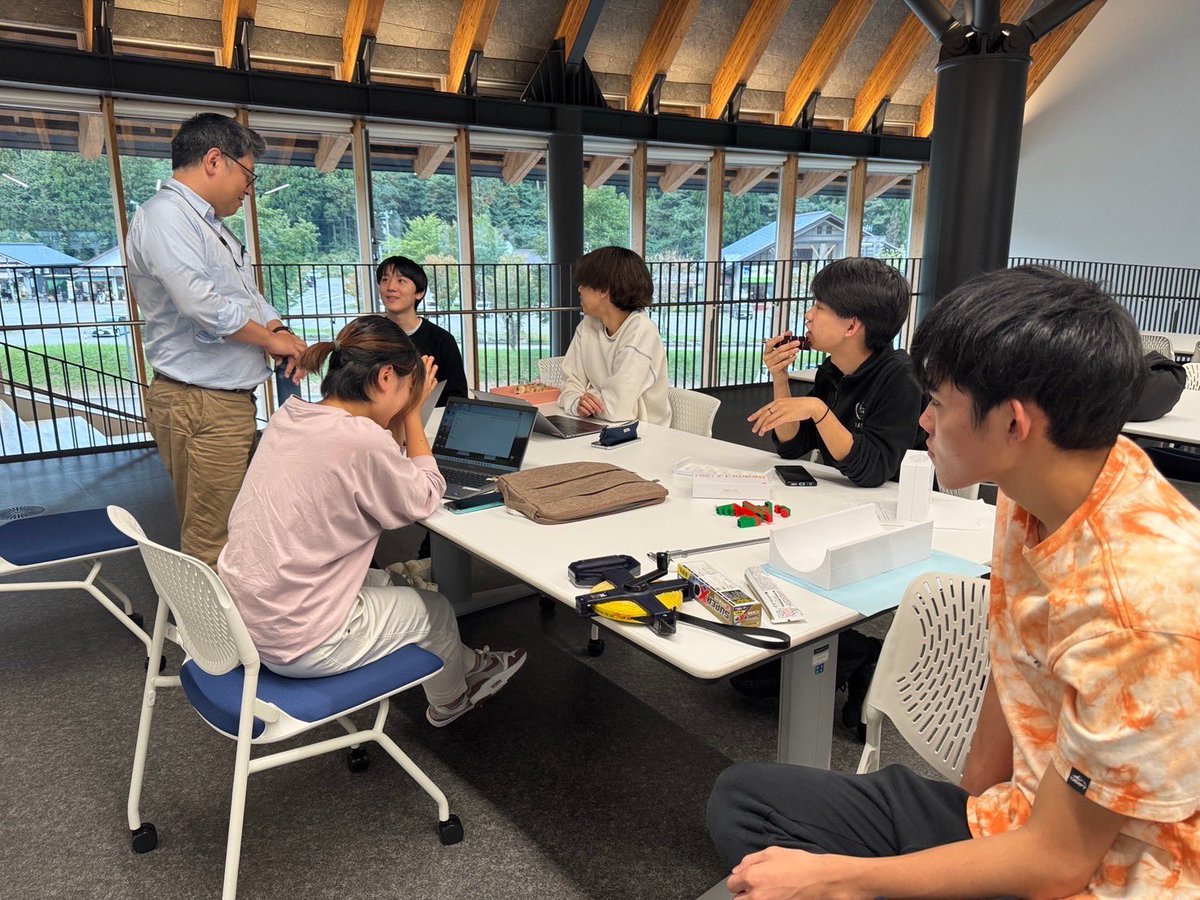 ICTKanazawa's tweet photo. 全国高専プロコン出場に向け、作業する学生たち🙌🏻2024年10月19日(土)〜20日(日)、5名の学生たちは「第35回 全国高等専門学校 プログラミングコンテスト」に出場します!!✊🏻🔥
#国際高専 #ロボコン #高専プロコン #第35回奈良大会 #ict #kosen #kosenjapan #programming #programmingcontest https://t.co/w0vbcDSqBk