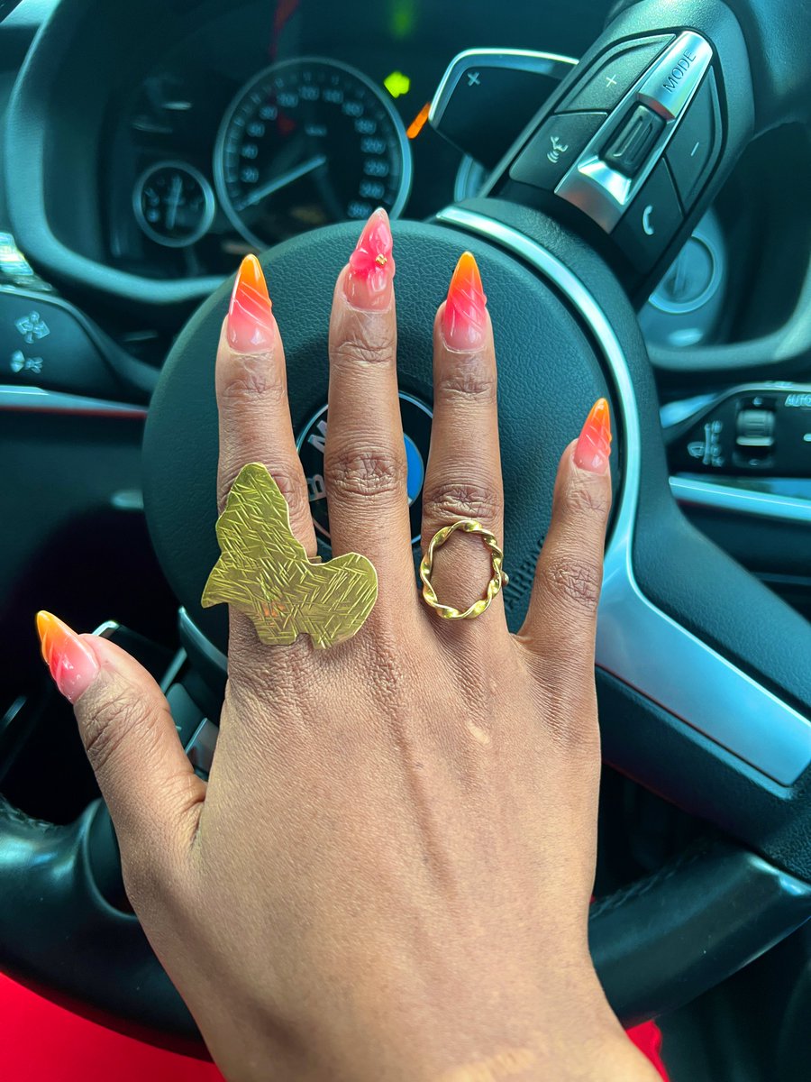 October Nails: Fabian Nails

Rings from Kirembo ❤️ @kirembokirembo on IG
