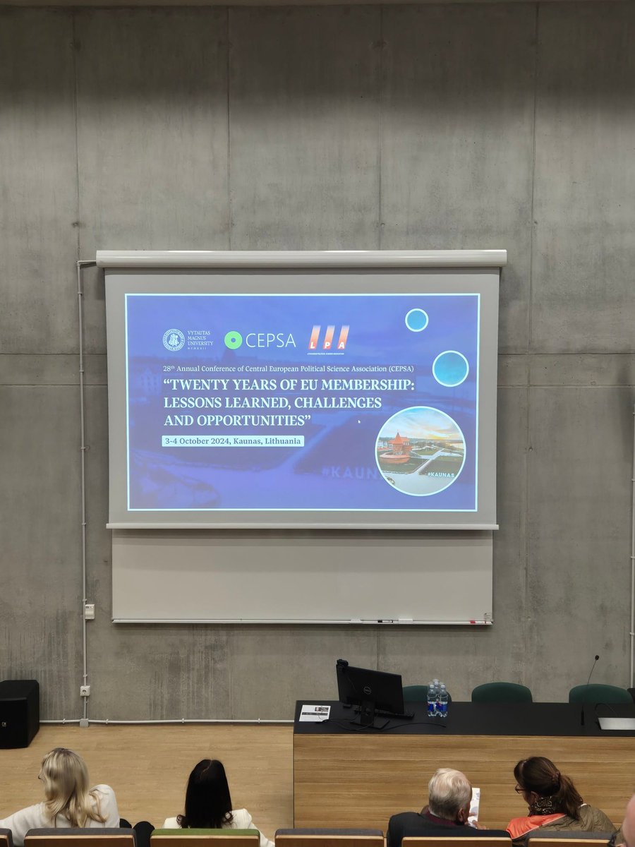Naši kolegové, Pavel Maškarinec <a href="/maskarpa/">Pavel Maskarinec</a>, Petr Bláha a Daniel Šárovec <a href="/DanielSarovec/">Daniel Šárovec</a> se minulý týden v litevském 🇱🇹 Kaunasu na Vytautas  Magnus University  zúčastnili výroční konference Středoevropské asociace pro politické  vědy <a href="/CEPSAnet/">CEPSAnet</a>.