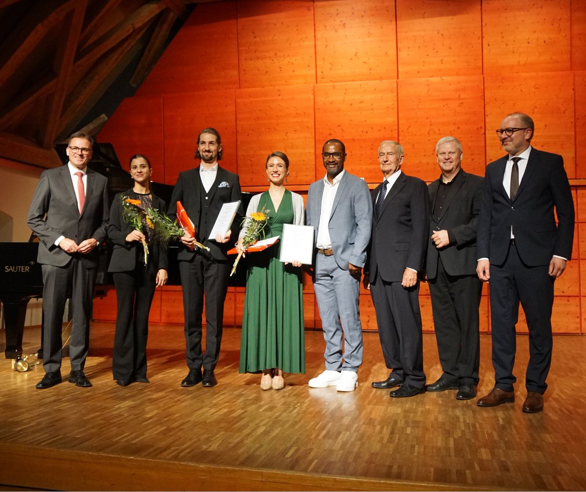 Kapfenburg's tweet photo. Gestern Abend wurde der Trude Eipperle Rieger-Preis für Gesangstalente an Veronika Loy und Lukas Krimmel verliehen. Gastredner war Cacau Barreto. https://t.co/mMAX5HY8Rj