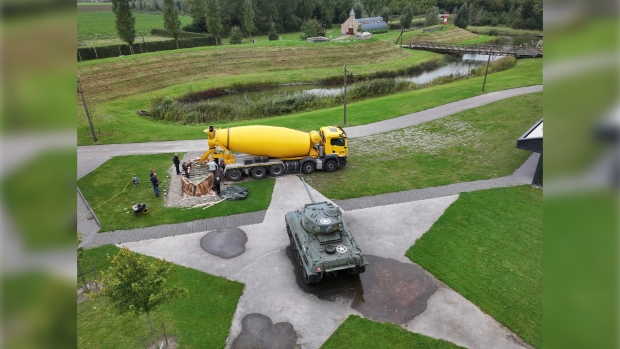 Bevrijdingsmuseum Zeeland in Nieuwdorp onthult nieuw monument -  internetbode.nl/beveland/l/429…