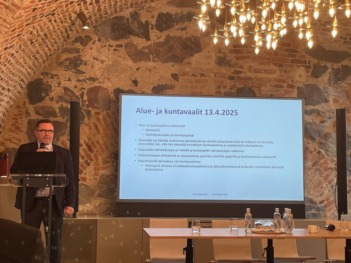 Perusfaktaa vaaleista: kuntavaalien väri on valkoinen ja aluevaalien väri lila #demokratia