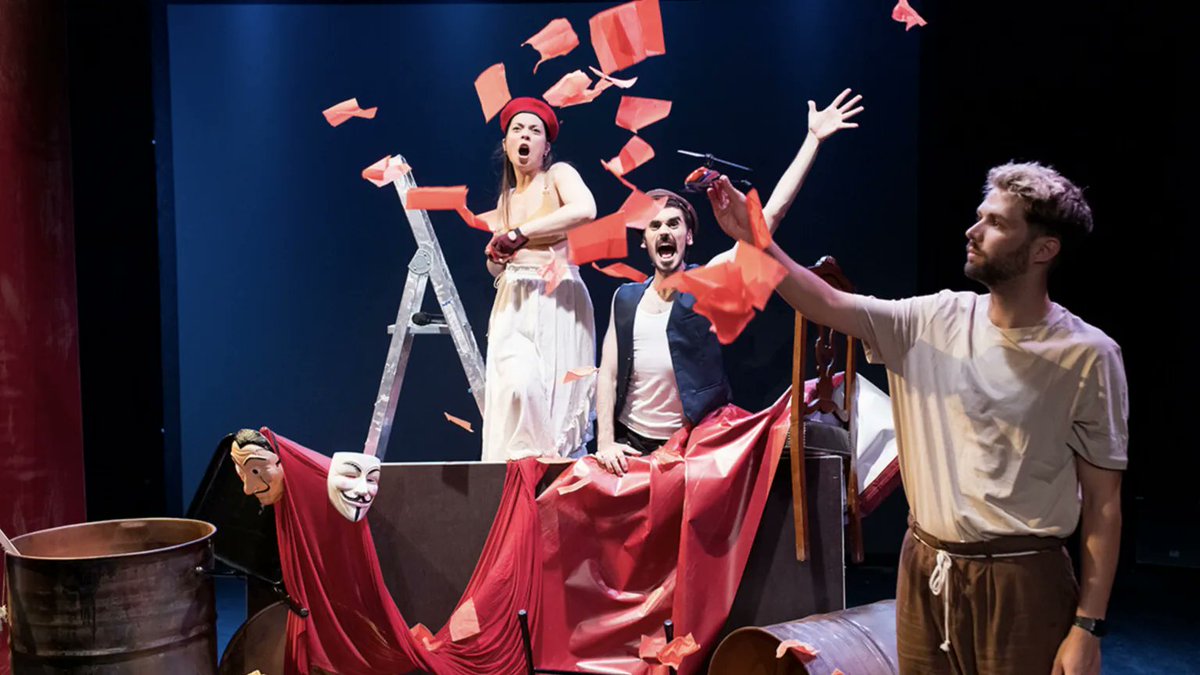 TimeOutBCN's tweet photo. 🎭 "Aquest #ElsMiserables, en el fons, és un retrat cru de la generació de @MiquelMasFiol  i dels seus intèrprets, amb grans paraules a la boca i incapaç de passar a l'acció. Va molt bé com a anvers del 'Ragazzo' de Lali Álvarez, com si el sistema hagués passat per sobre de tot un grup d'edat com una piconadora i només hagués deixat les engrunes"  (★★★★) 👉👉👉 https://t.co/Wpc7vXjTwW ✍️ @andgomila 📸 @roserblanch