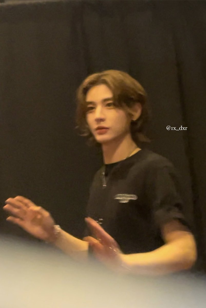 ㅈㅉ뭐지이남자?
이거무보정인데?
이거2d아닌데?