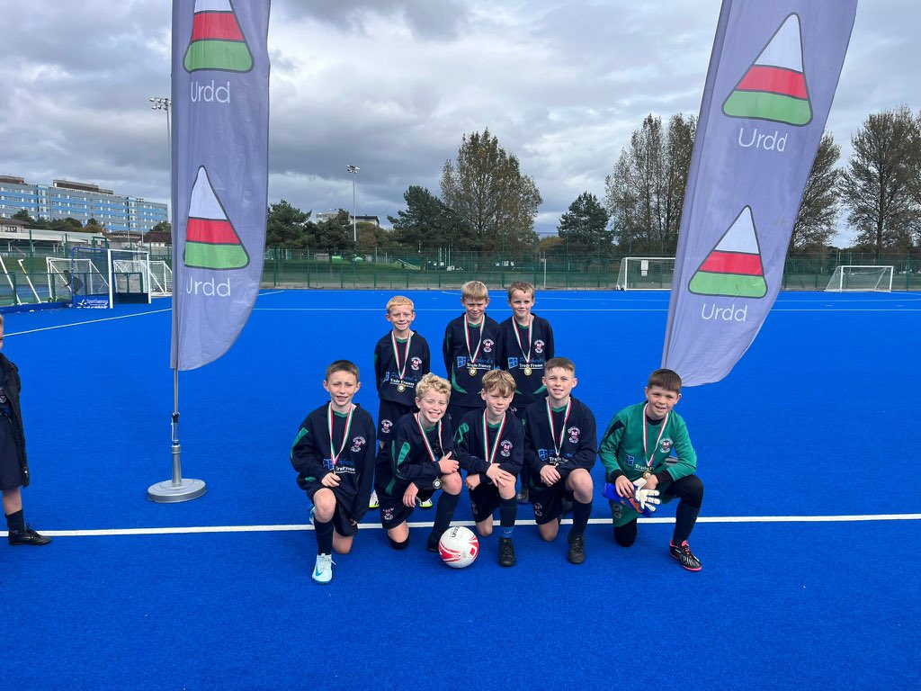 ygglonlas's tweet image. Twrnament pel droed bechgyn Bl5 a 6
Llongyfarchiadau yn ennill yn y gem terfynol ac nawr yn mynd I Aberystwyth.
Congratulations year 5&6 boys winning the Urdd football tournament and now heading to the Welsh final in Aberystwyth