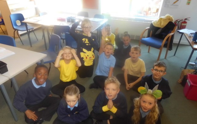 FieldLaneSchool's tweet photo. We said yes to yellow for World Mental Health day yesterday. #WorldMentalHealthDay #youngminds #yestoyellow https://t.co/kkvrWjE6WM