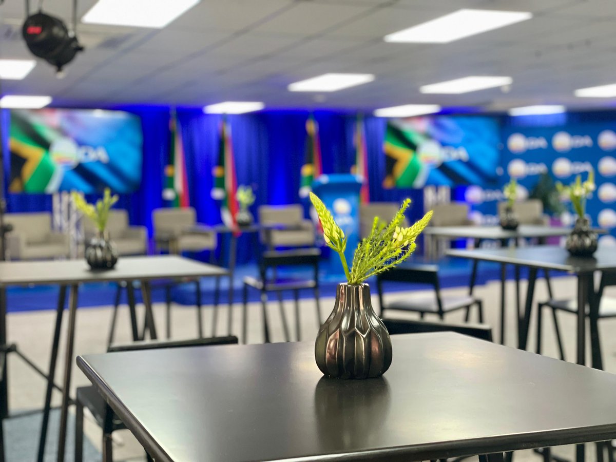Our_DA's tweet photo. 🚀 Today marks #100daysOfGNU! Join DA Leader John Steenhuisen at 11h15 as he outlines the DA’s vision for growth, jobs, and key reforms to build South Africa's future. 

📺 Watch the broadcast live here: https://t.co/aAeqn97fU2

#DAatWork https://t.co/v3Xl6NuVrD