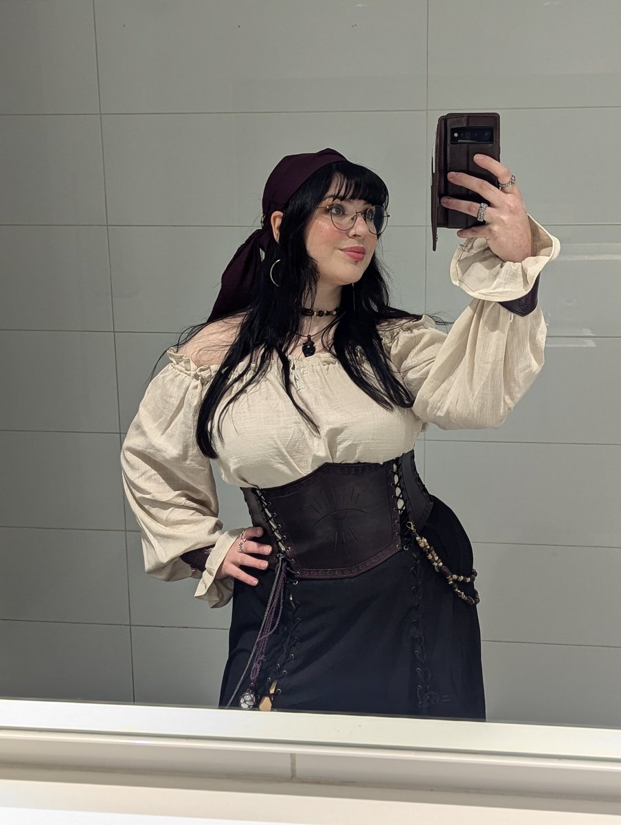 tealeav3s's tweet photo. Dressed as a pirate for #PAXAus day 1 https://t.co/HAHXkQCc5T