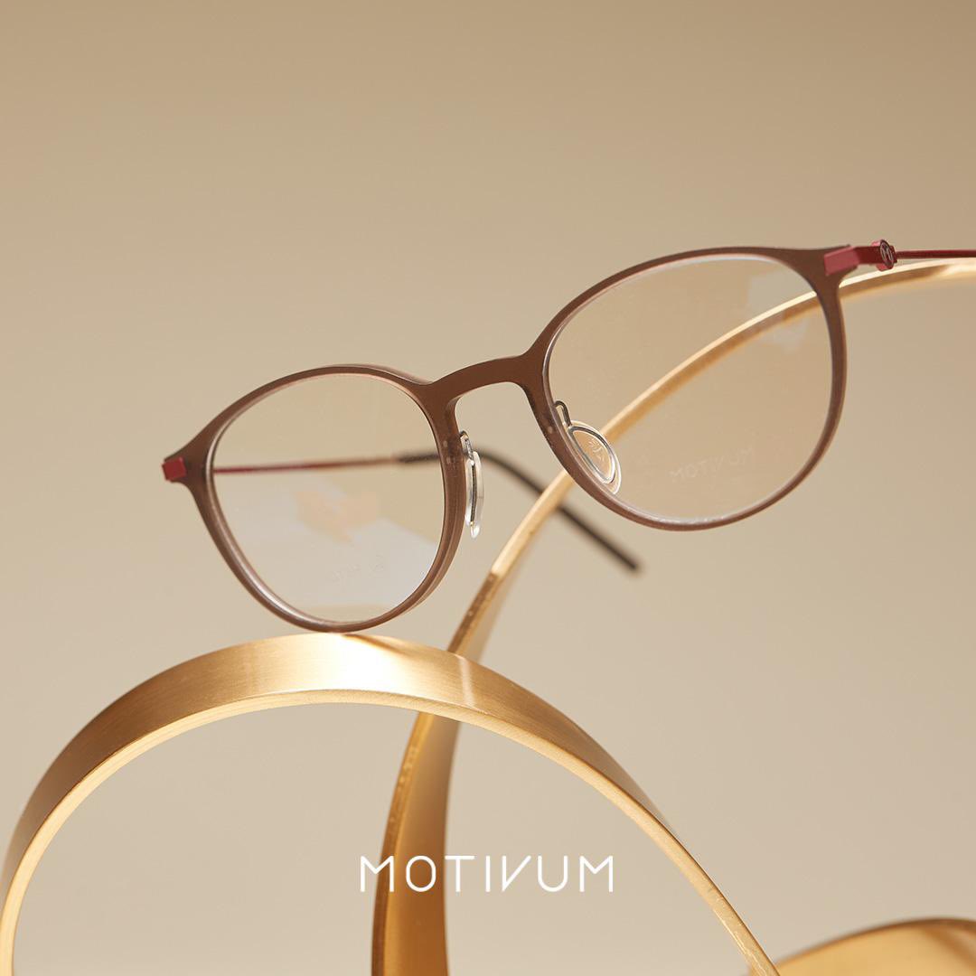 Brown &amp; Red
beyond the frames.

#new #model
#mot856 #series
#modern #simplicity
#lightness
#patenthinge
#sunglasses
#glasses #brighteyes
#motivum #frames
#eyewear #eyeglasses
#glasses #spectacle
#beyondtheframes
#innovation