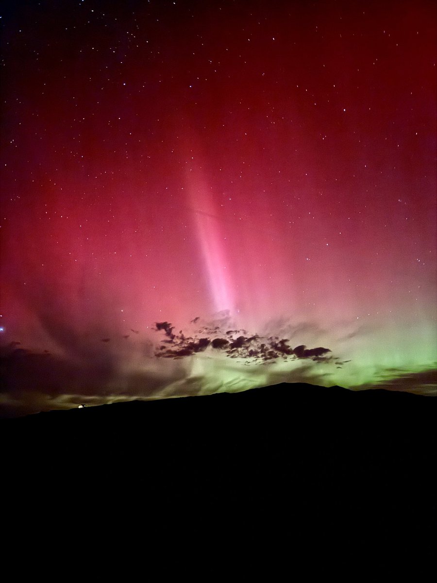 ScottLongmore's tweet photo. Substorm on Sleeping Giant #NorthernLights #Aurora #COwx ⁦@CityofSteamboat⁩ ⁦@SteamboatRadio⁩ https://t.co/Q9UULPPowI