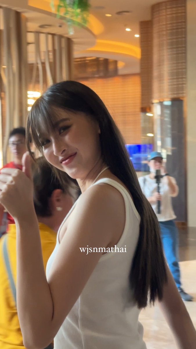 wjsnmathai's tweet photo. :รอไปดูในงานนะ
วว:เข้าไปได้ด้วยหรอ
:เอ้าาา *ชูบัตร*😎😎 https://t.co/JvYUWHKYJk