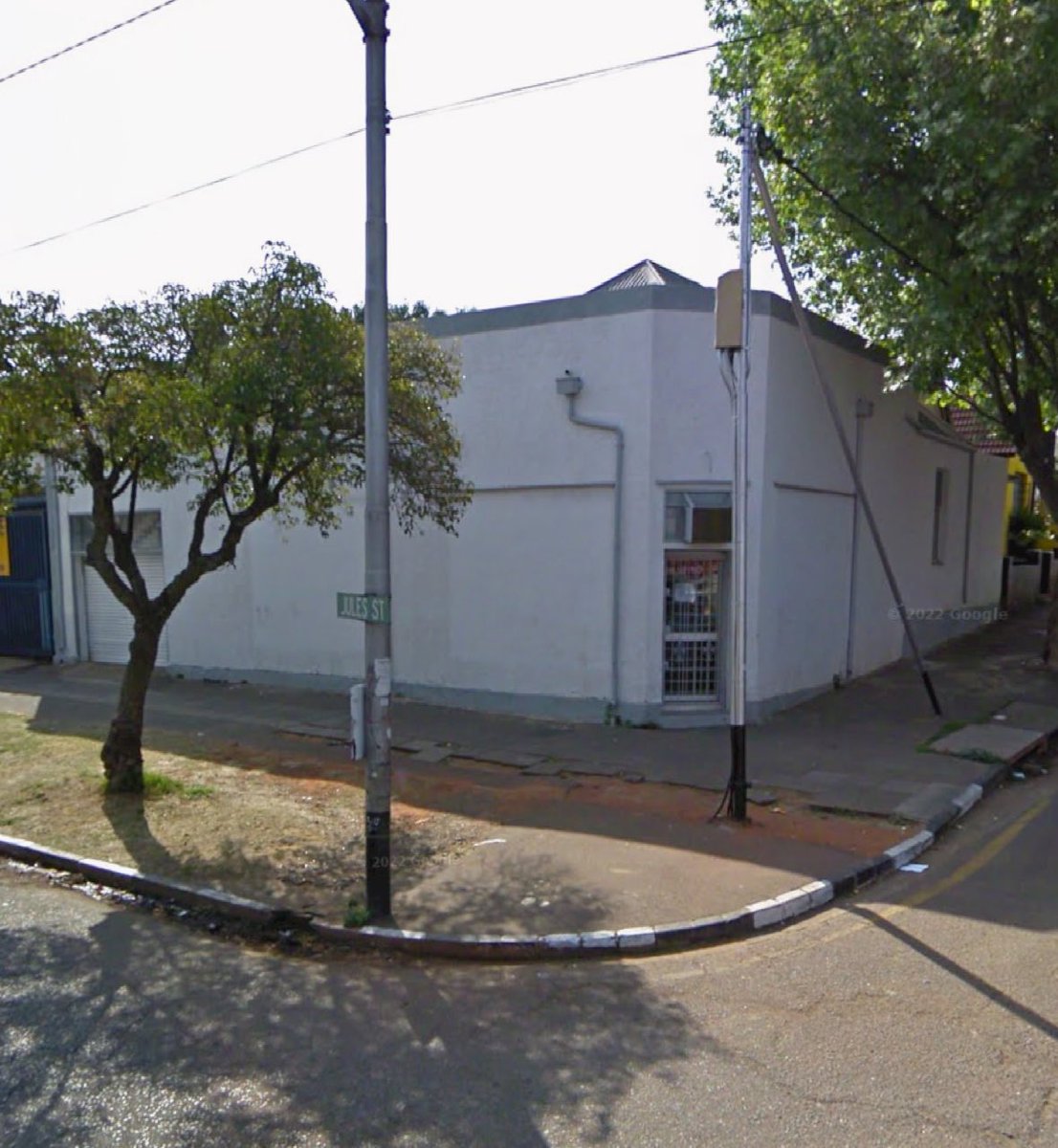 jozivsjozi's tweet photo. 196 Jules Street, Johannesburg. 

2010 vs 2023. https://t.co/Ja5VAhzCED