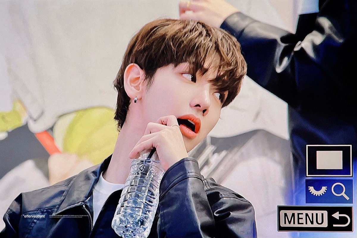 mjhnextdoor's tweet photo. 진짜로 물 마실 때(빨대ver.)                         퍼포먼스용 https://t.co/Fytdu33mUt