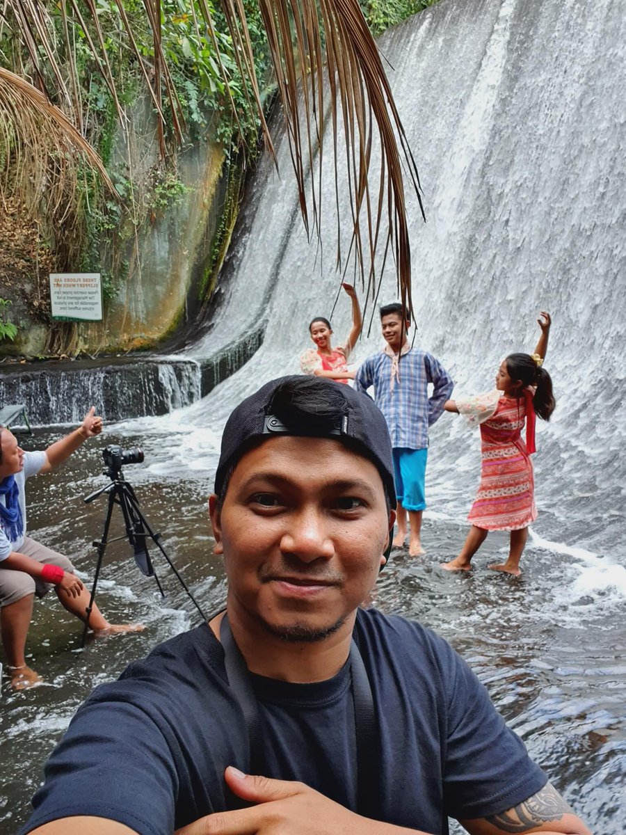 kyleartillaga's tweet image. Throwback! Shoot for DOT (2019) 📸🌴🇵🇭✨

📍Villa Escudero
📸 kuya Marboy and kuya renz!

Kryslene Anne
Gilliane Jeirame

#villaescudero #itsmorefuninthephilippines #DepartmentOfTourism