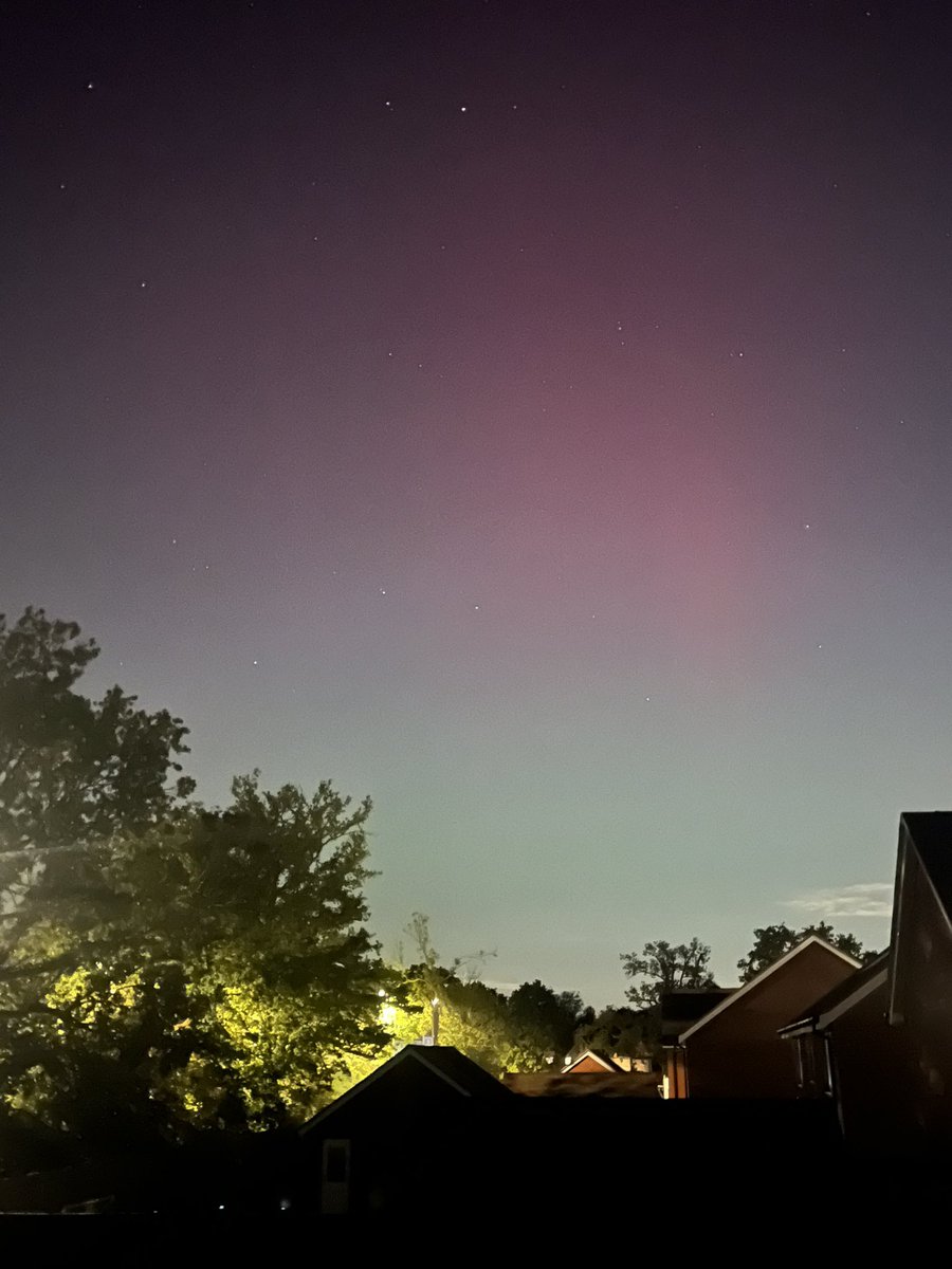 SmartRecruitIT's tweet image. Happy Friday Connections! 💫 

Just had to share some of the stunning photos of the northern lights taken from last night! 😮📸 

Wishing you all a fantastic wkd!  

#northernlight