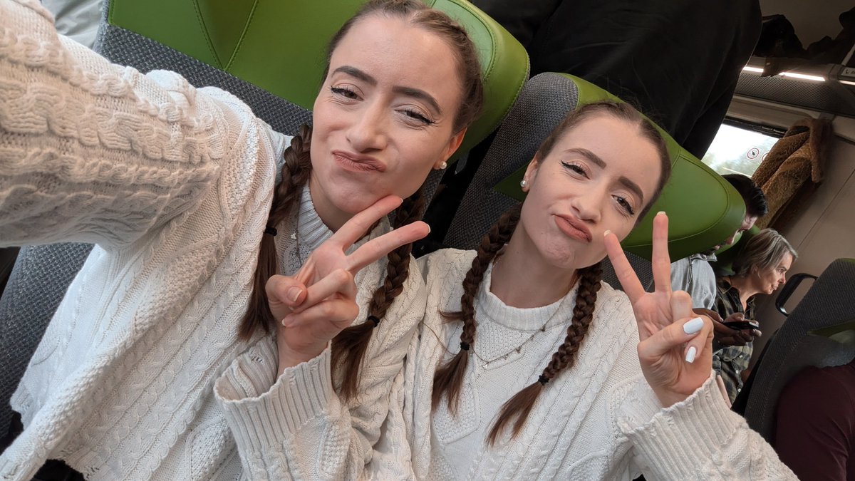 Happy Zwilling 🧡 tweet media