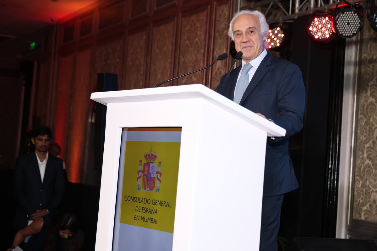 EmbEspIndia's tweet image. 📸A few glimpses of National Day of Spain celebration in Consulate General of Spain in Mumbai. A day filled with culture, tradition and the bond between two nations 
🇪🇸🤝🇮🇳

#SpaIndia #FiestaNacional #NationalDay #CelebrateSpain