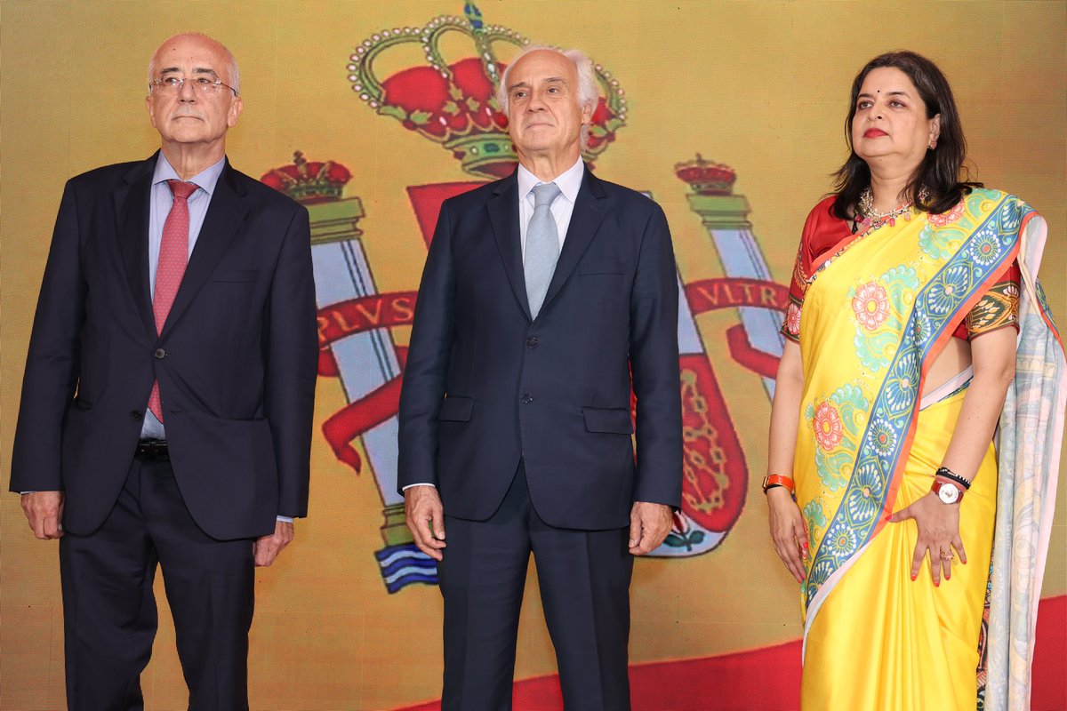 EmbEspIndia's tweet image. 📸A few glimpses of National Day of Spain celebration in Consulate General of Spain in Mumbai. A day filled with culture, tradition and the bond between two nations 
🇪🇸🤝🇮🇳

#SpaIndia #FiestaNacional #NationalDay #CelebrateSpain
