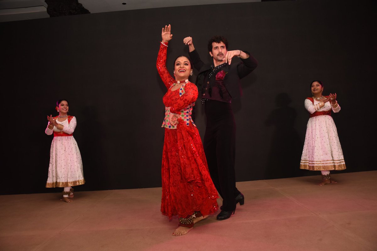 EmbEspIndia's tweet image. 📸A few glimpses of National Day of Spain celebration in Consulate General of Spain in Mumbai. A day filled with culture, tradition and the bond between two nations 
🇪🇸🤝🇮🇳

#SpaIndia #FiestaNacional #NationalDay #CelebrateSpain