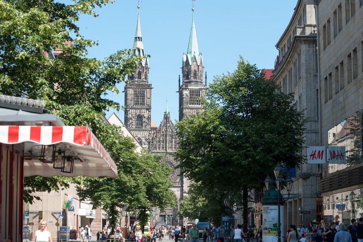 Haben Sie am Sonntag schon was vor? Dann ab in die #Nürnberg|er Innenstadt! Dort wartet nicht nur unser „Tag der offenen Tür“ mit vielen spannenden Programmpunkten auf Sie. Auch die Geschäfte haben von 13 bis 18 Uhr geöffnet: go.nuernberg.de/1WJchaSh