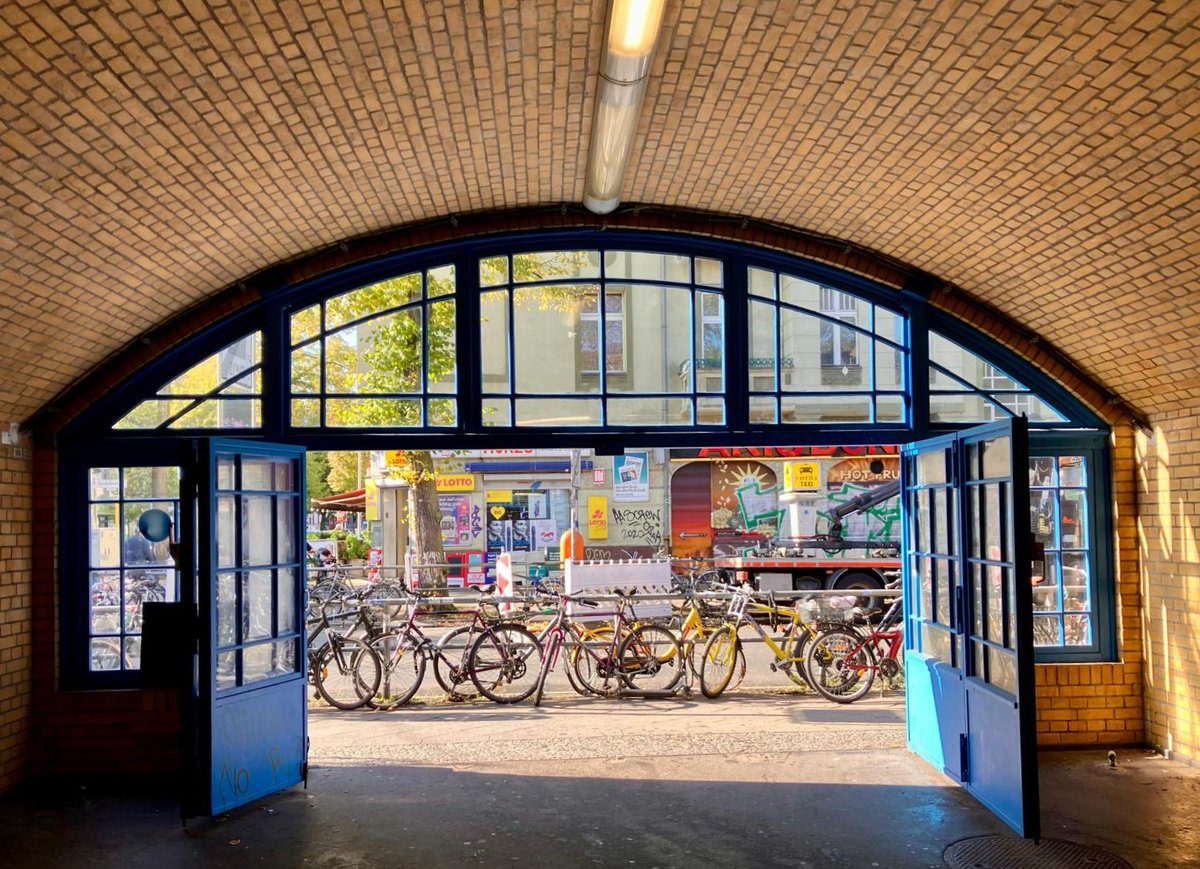 weddingweiser's tweet photo. Tag der offenen Tür.
S-Bahnhof Wollankstraße https://t.co/9PPQ8uZGsk