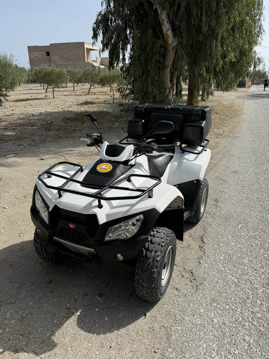 SandraKiss1053's tweet image. My ride for the day #santorinigreece 🏍️🇬🇷