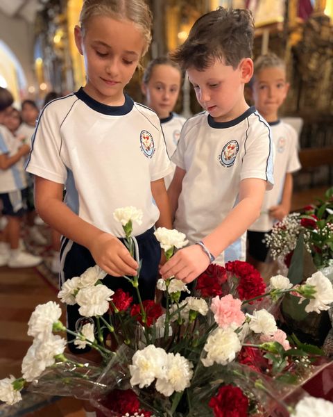 Visitamos a nuestra Patrona, la #VirgendelRosario.  Es así como, desde el colegio, además de cultivar el amor a la Virgen, ahonda en las tradiciones y en la cultura más profunda de la villa de #Marchena. 
#PatronaDeMarchena
#ContigoSomosSantaIsabel
📷 colegiosantaisabelmarchena.com/viva-la-virgen…...