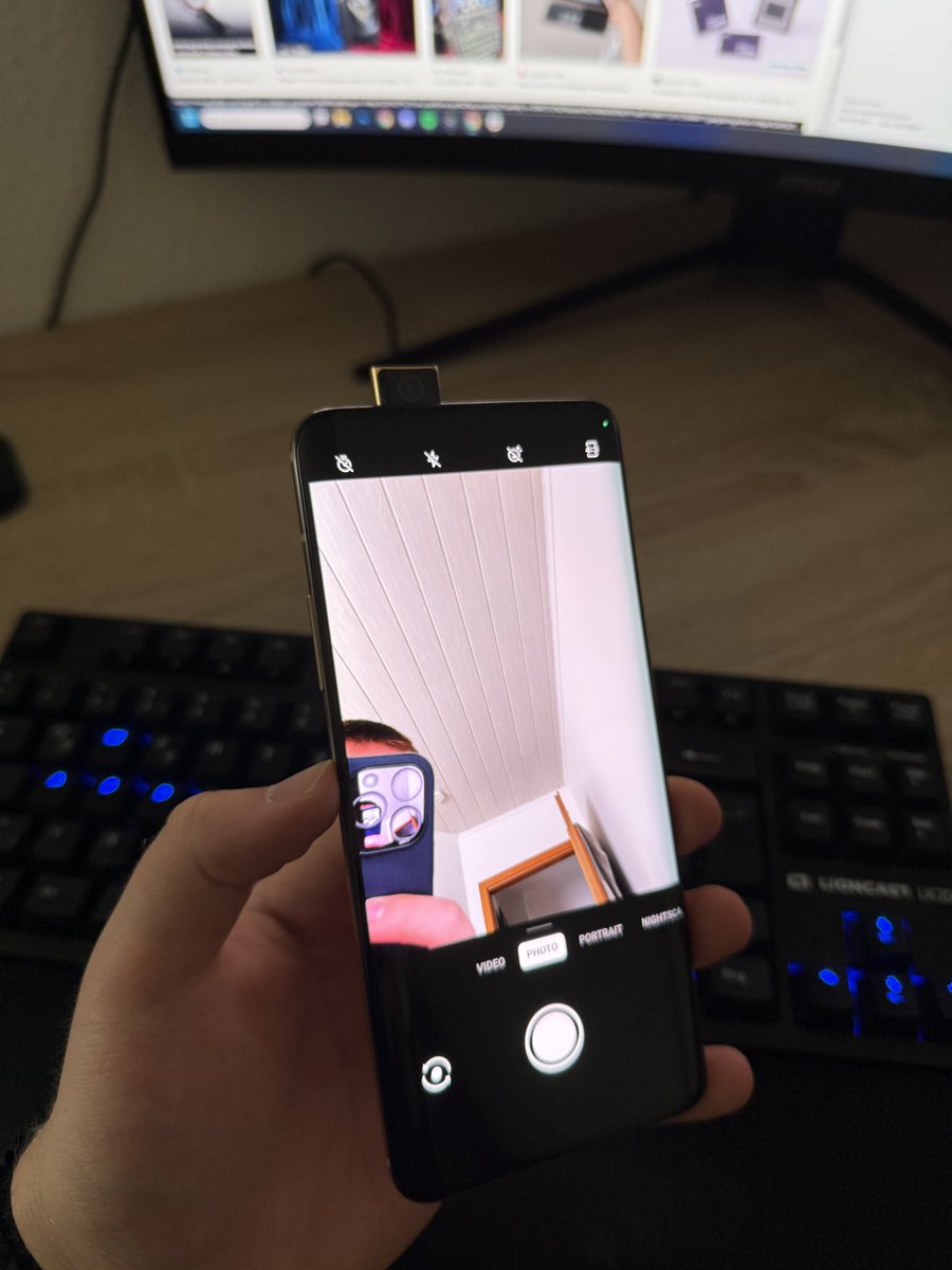 MaxJmb's tweet photo. OnePlus 7 Pros design was ahead of its time ππΌ https://t.co/DNlRxiXIgD