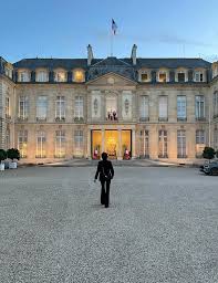 Marcel81048792's tweet photo. 🇨🇵 Flash info ⚡
L'#Elysees augmente son #budget 2025 de trois millions € 🤔 https://t.co/veL6gvK09Q