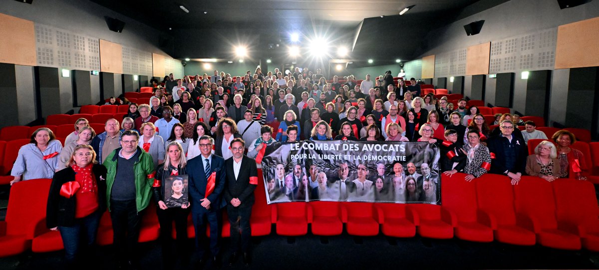 🔴Hier soir se tenait une projection du film « Le Fil » pour les avocats du #barreau92, ce fut l’occasion de montrer la mobilisation et le soutien du Barreau en faveur de Sonia Dahmani, injustement emprisonnée en Tunisie.  #avocats <a href="/CLamanit/">Clanet dit Lamanit</a>  @FabienArakelian  <a href="/AbderrazakKila1/">Abderrazak Kilani</a>