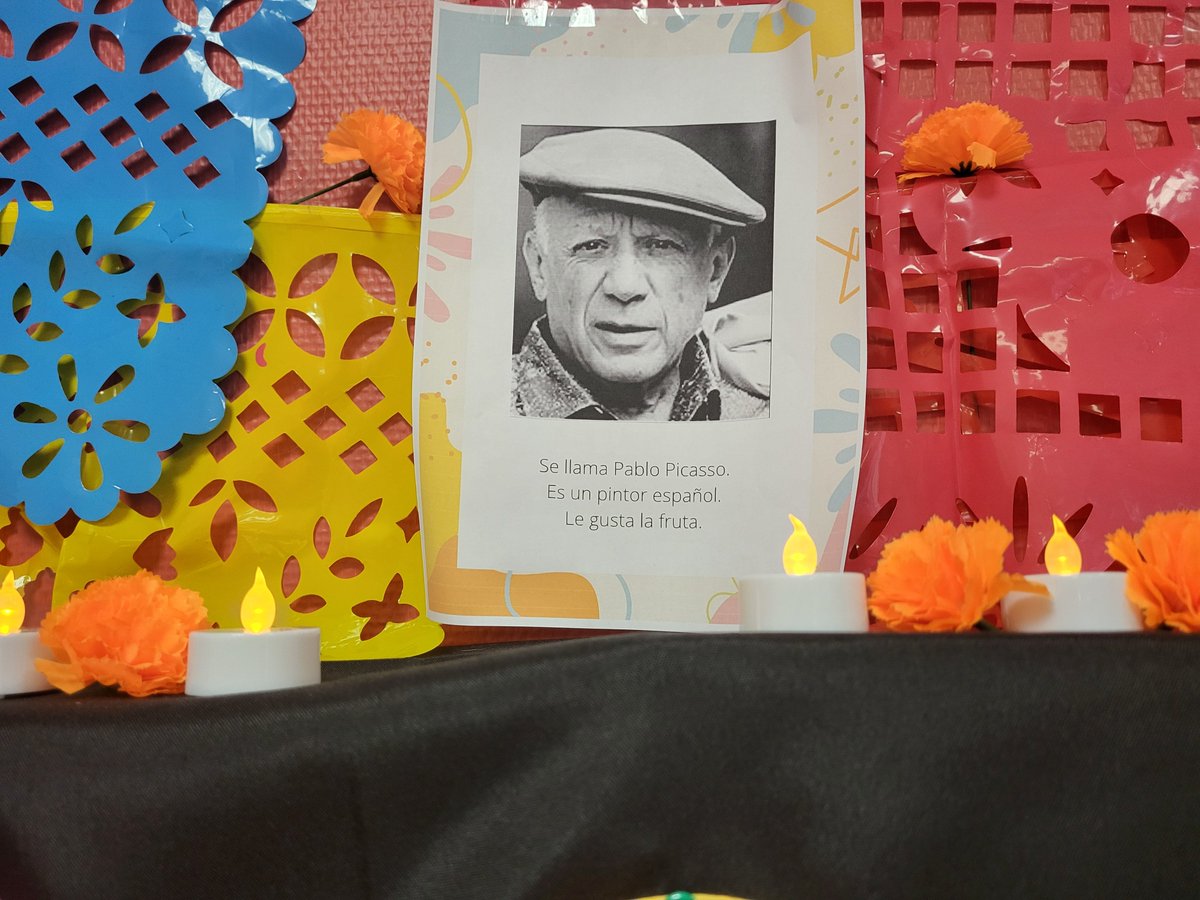 Préparation de la l'exposition " Dia de Muertos" par les élèves de 3ème LCE espagnol. Bravo à leur professeur Mme  ROLDAN <a href="/acversailles/">Académie de Versailles</a> <a href="/LV_Versailles/">Langues-Versailles</a>