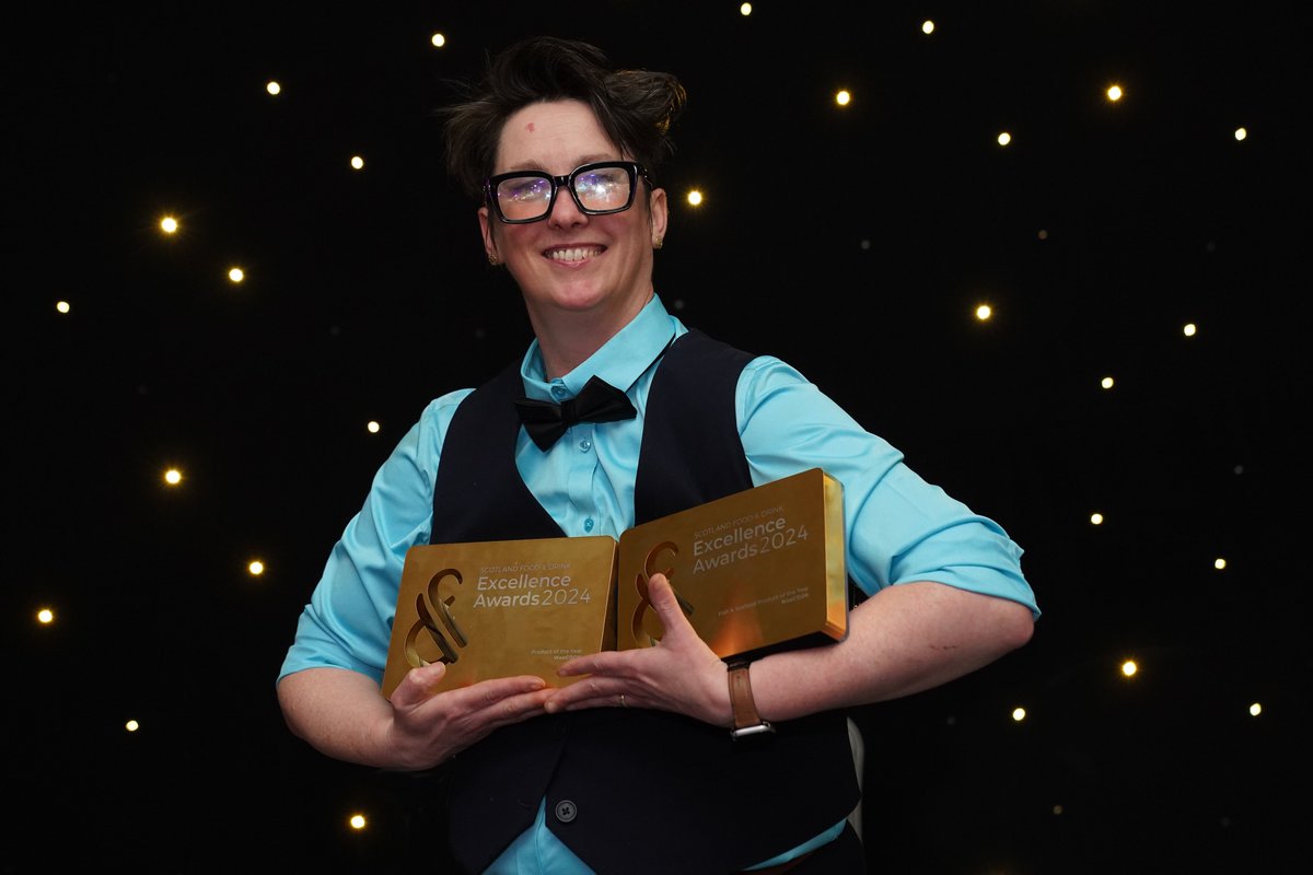 Our CEO <a href="/donnafordyce/">Donna fordyce</a>  Fordyce had the pleasure of presenting this award, along with host <a href="/simonrim/">simonrimmer</a>. 👏