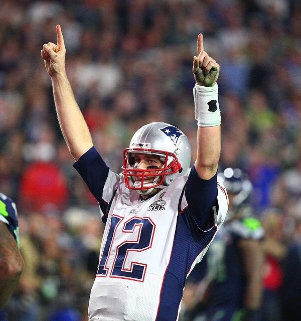 AloeTallow's tweet image. How was Tom Brady the only player in NFL history to play at an ELITE level despite being 40+ years old?

(It wasn’t genetics…)

Known for being a psycho about results, he would do ANYTHING to get an edge

Here are 12 keys on diet and lifestyle from TB12 method 🔑🐐

 THREAD