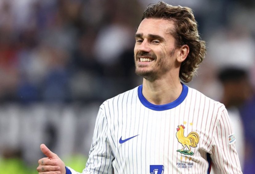 hugo_bchra's tweet image. Antoine Griezmann : retraite internationale car pas assez considéré, pas capitaine de l’EDF après 137 sélections ❌

Kylian Mbappé : Capitaine de l’EDF, rate un rassemblement pour une blessure guérie, en boîte de nuit en SUÈDE alors qu’il devait rester à Madrid ✅

Magnifique 🇫🇷