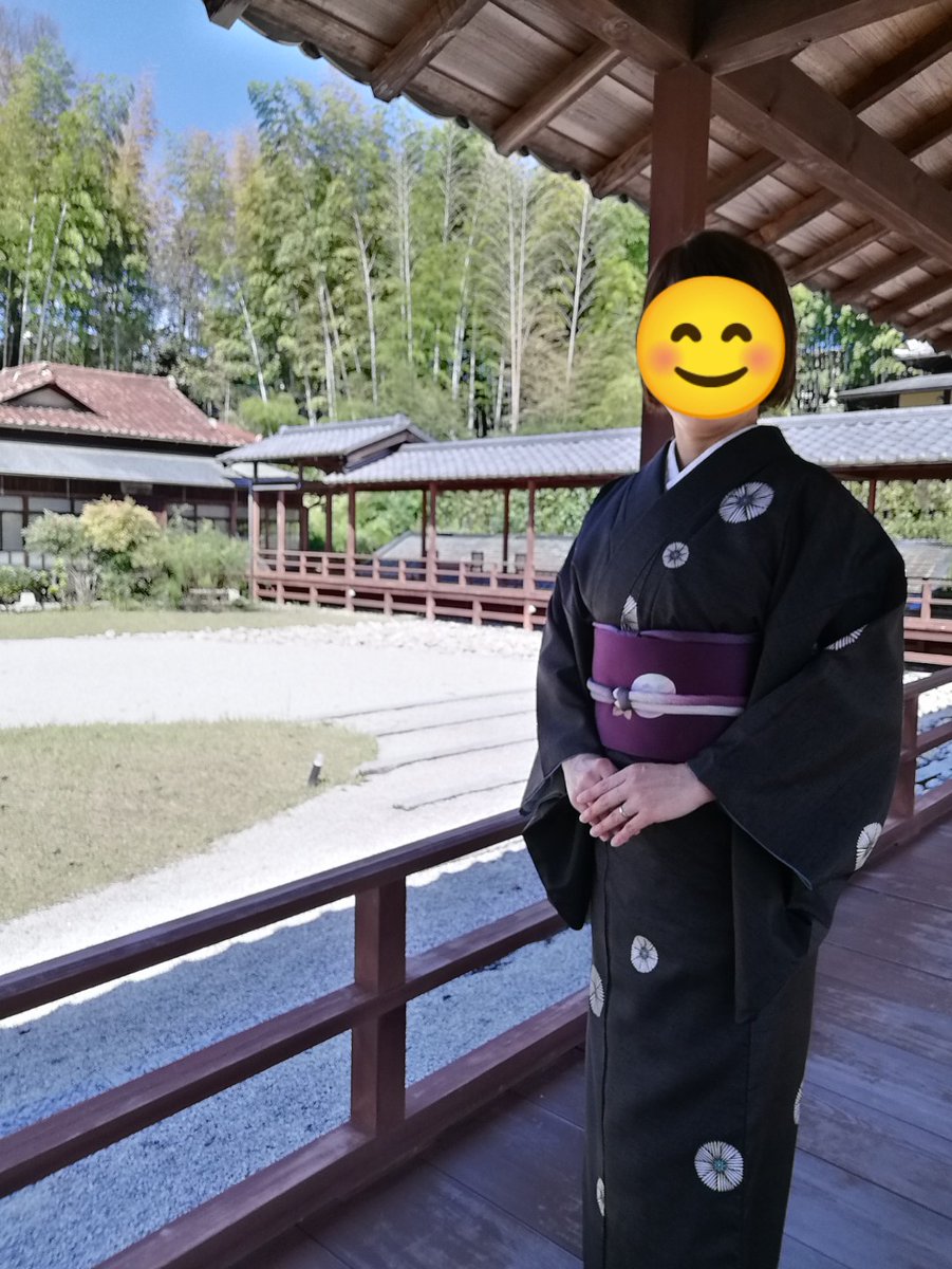 endli9ap9's tweet photo. 八事山興正寺の菊花の室礼を拝観。
菊がモチーフの着物と帯をコーディネート。 https://t.co/81kImnV5QA