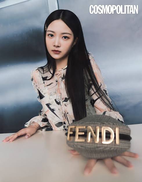 🚨Eunchae will be featured in a 10-page spread in the November 2024 issue of COSMOPOLITAN Korea, showcasing her in-depth interview and stunning visuals.

#LE_SSERAFIM #르세라핌 #HONGEUNCHAE