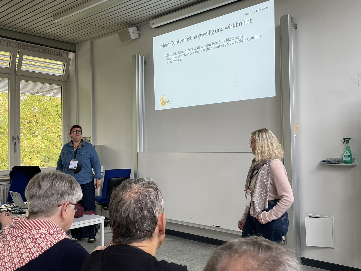 Christa und Daniela sprechen darüber, wie sie der #KI eine Brand Voice reinsingen und damit Texte persönlich machen.
#cosca24