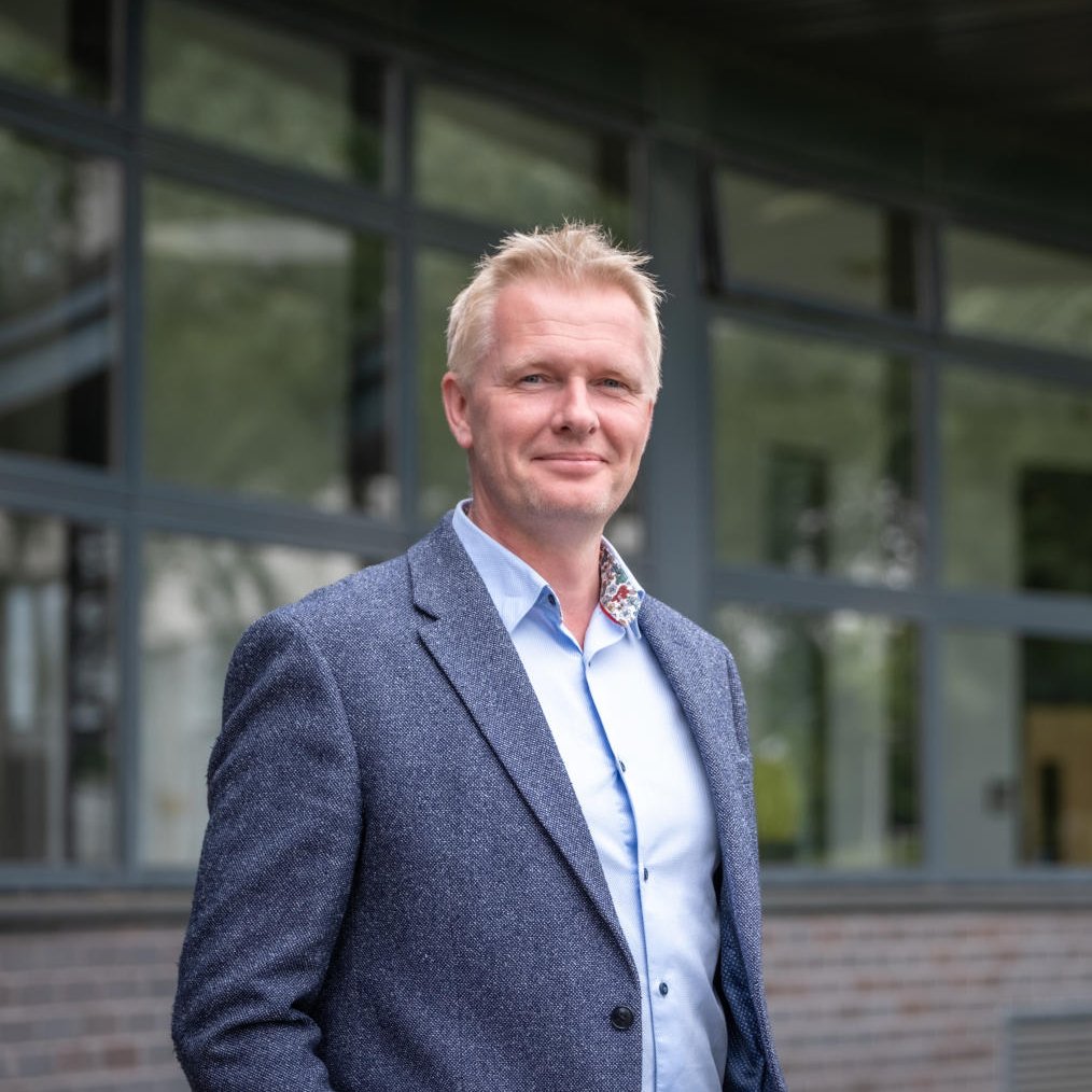 The Greenhouse Gas (GHG) Protocol has recently announced that <a href="/ProfTomJackson/">Tom Jackson</a> has joined the ‘Scope 3 Technical Working Group for Corporate Standards’ update process to provide his specialist expertise in digital decarbonisation.

Read more: lboro.ac.uk/schools/busine…