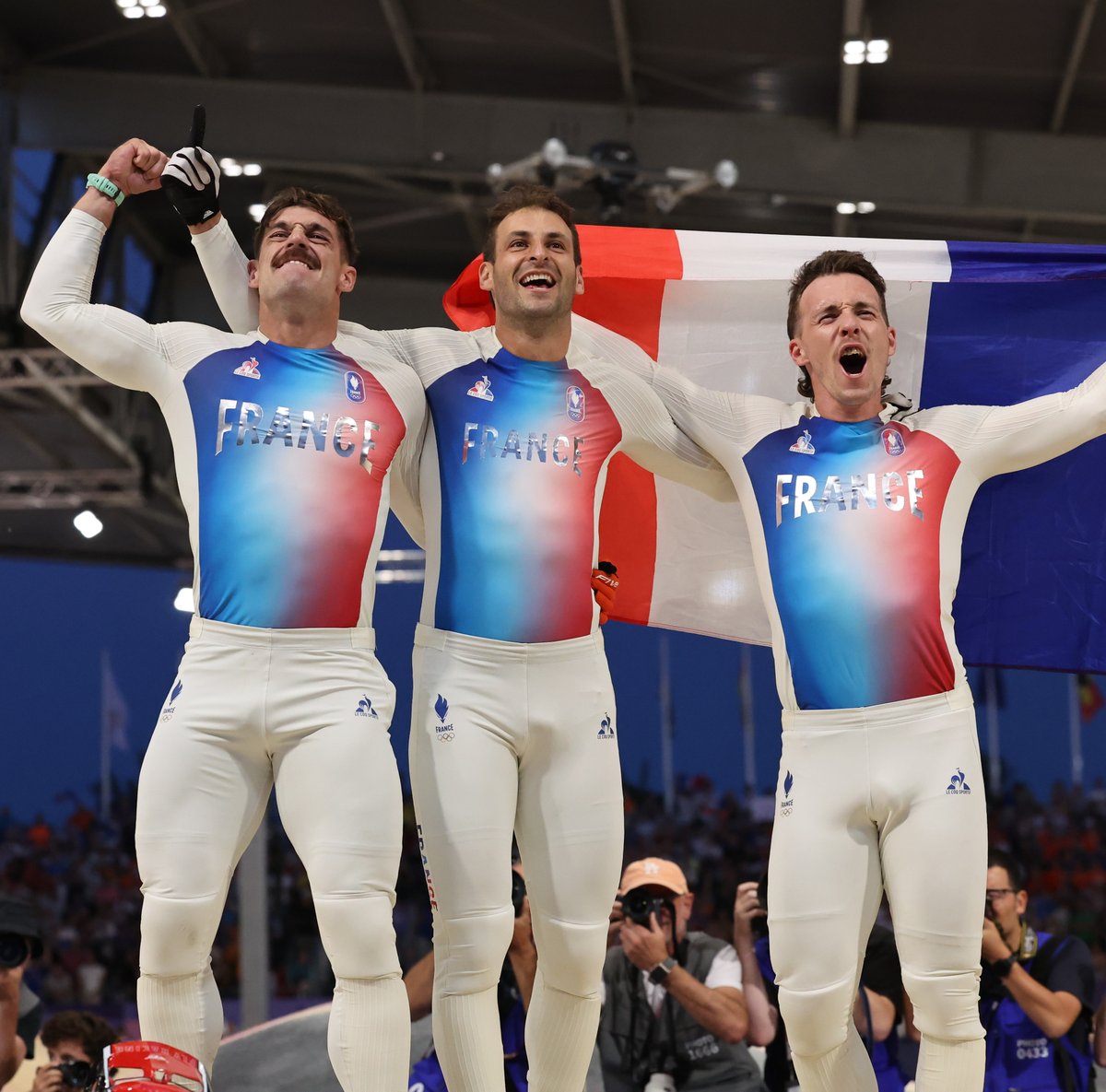 🇫🇷 Un jour, une photo des Jeux de Paris 2024 ❤️

🥇 Joris Daudet
🥈 Sylvain André
🥉 Romain Mahieu

📸 CNOSF/KMSP