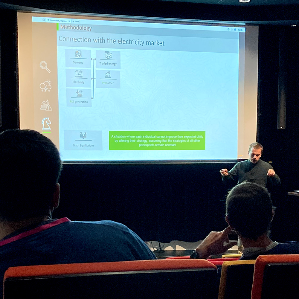 📷La conférence #Netgcoop2024 touche à sa fin!

🎲Pendant 3 jours, elle a réuni des scientifiques autour des thématiques de la #ThéorieDesJeux, du #contrôle et de l'#optimisation, et de leur application à la science des #réseaux.