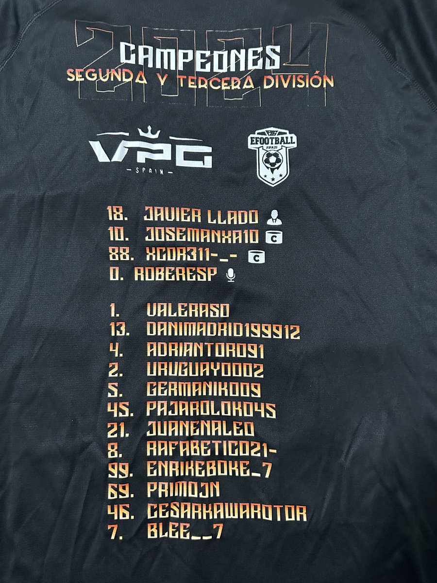 🎽 Pues ya la tenemos por aqui !! 

El símbolo de una gran temporada pasada, dar las gracias a <a href="/JLlado1987/">𝙅avier 𝙇𝙡𝙖𝙙𝙤</a> <a href="/adannm11/">𝙋𝙧𝙤𝙢𝙚𝙩𝙝𝙚𝙤xCOR311-_-</a>  <a href="/josemancxa10/">josemanxa10💙🧩👑</a> por el detalle de esta camiseta que tendrá siempre un bonito recuerdo.

Gracias por haber contado conmigo y os deseo la mayor de las suertes 🖤🧡