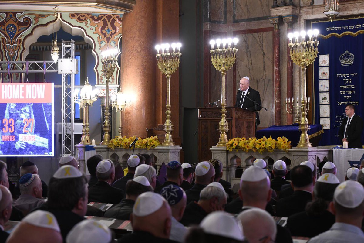 With numerous initiatives, the Jewish community in Bulgaria marked one year since the unprecedented terrorist attack by Hamas on October 7.

A memorial ceremony was held at the Sofia Synagogue in the presence of ministers, members of parliament, public figures, representatives of