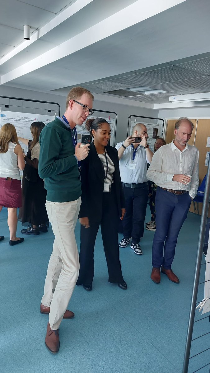 Stimulating discussions during the poster session for Laëtitia PhD student from  <a href="/ICBM_team/">Team Ion Channels and Biomineralization</a> <a href="/LP2M_Lab/">LP2M</a> during <a href="/ISCCa_2024/">ISCCa</a> symposium