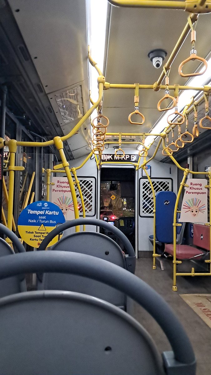 Terlalu banyak bacot kerjaan ga kelar2 urus diri sendiri aja ges 🤏