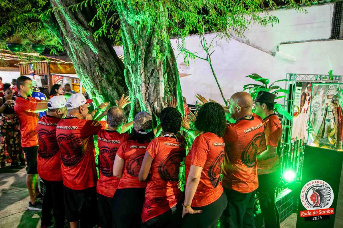 caciqueoficial's tweet image. Salve a tamarineira! Salve o Cacique de Ramos! 

Uma excelente sexta-feira para todos nós! Daqui a pouco divulgaremos o nosso evento de sexta! 🙌🏾

#caciquederamos
#sambaraiz