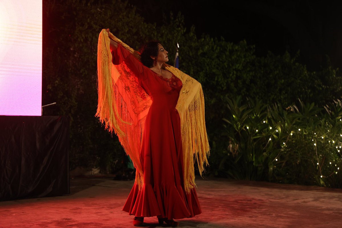 EmbEspIndia's tweet image. 📸Glimpses from a mesmerizing blend of rhythm &amp;amp; grace! Thank you Lorena Ayala, Zila Khan, Sharat Chandra and Shiv for a wonderful performance!💃 The fusion of Kathak and Flamenco lit up the stage on Spain’s National Day celebration at the Embassy of🇪🇸in🇮🇳.

#SpaIndia #NationalDay