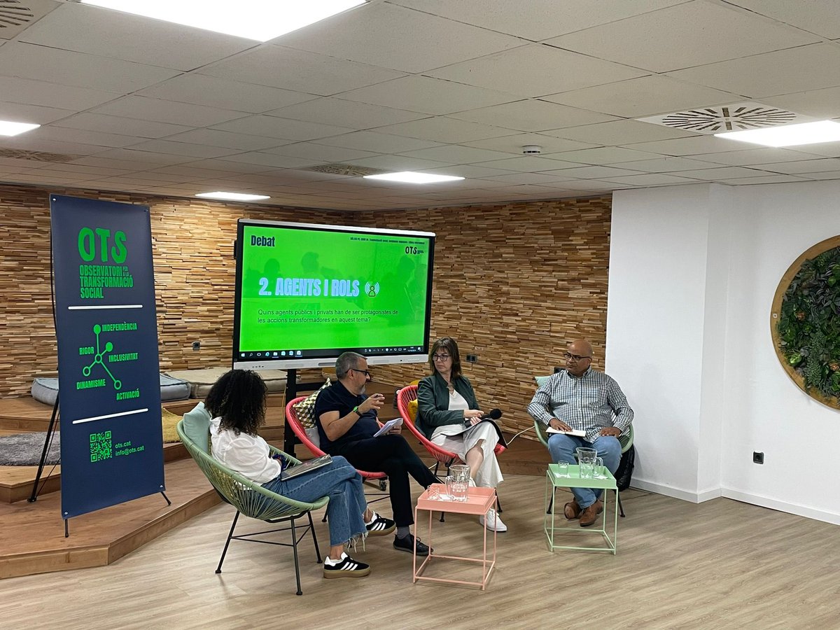 ERDISC - Educació Comunitària UAB (@ed_comunitaria) on Twitter photo Tanquem la setmana amb un diàleg sobre immigració, interculturalitat i transformació social. Teixir nous vincles, construir xarxes ciutadanes comunitàries, i perseguir els delictes d’odi amb eficàcia. Sempre ens hi trobareu <a href="/OTS_org/">OTS | Observatori per a la Transformació Social</a> <a href="/Gal_laCB/">Gal·la Cortadellas</a> <a href="/FundacioCandel/">Fundació Paco Candel</a> <a href="/fundacioeveho/">Fundació Eveho</a> Tanquem la setmana amb un diàleg sobre immigració, interculturalitat i transformació social. Teixir nous vincles, construir xarxes ciutadanes comunitàries, i perseguir els delictes d’odi amb eficàcia. Sempre ens hi trobareu <a href="/OTS_org/">OTS | Observatori per a la Transformació Social</a> <a href="/Gal_laCB/">Gal·la Cortadellas</a> <a href="/FundacioCandel/">Fundació Paco Candel</a> <a href="/fundacioeveho/">Fundació Eveho</a>
