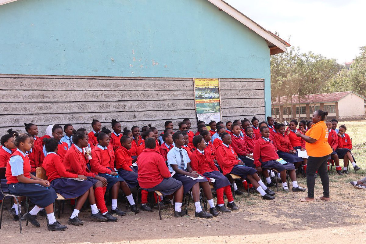 FranceinKenya's tweet photo. Through “Warembo Tujue na Tuwe Salama” project, the organisation aims at empowering 800 girls and teenagers aged 13-19 y.o. in embracing SRHR, the be increase access to protective and social economic services for 60 girls who are survivors of SGBV. https://t.co/Hj0GutMWK5