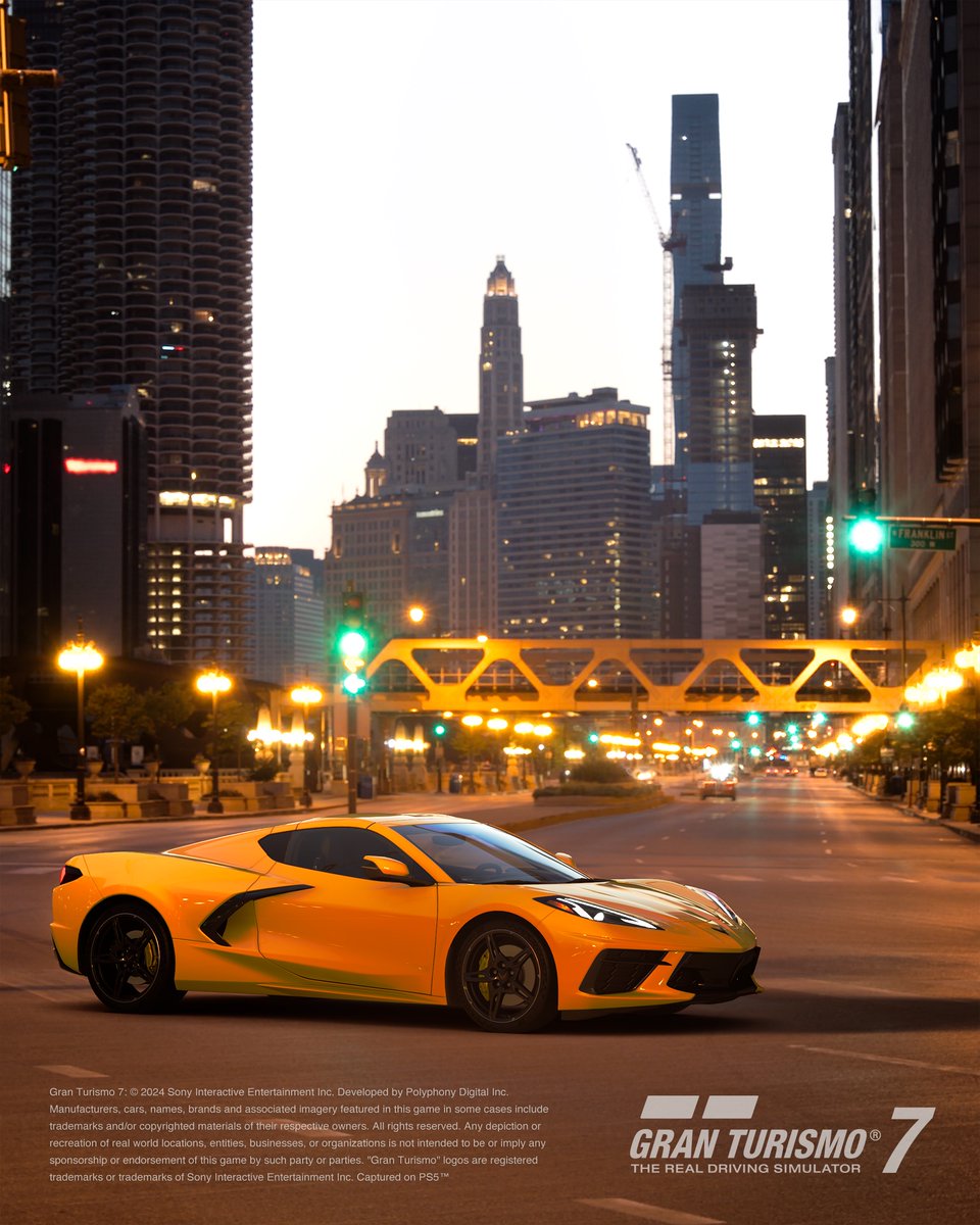 thegranturismo's tweet image. The Wells Street Bridge across the Chicago river, the skyscrapers beyond Lake Michigan, North Avenue Beach Pier at sunset, and early evening on West Wacker Drive

Featured Scapes curation: Chicago

#GT7 #GranTurismo #Scapes #Chicago